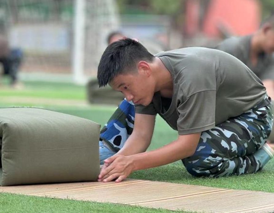 有“被”而來 ?疊出精彩 ——鷹潭東望實訓基地軍訓疊被子比賽